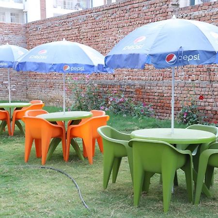 Hotel Dream Comfort Agra  Bagian luar foto