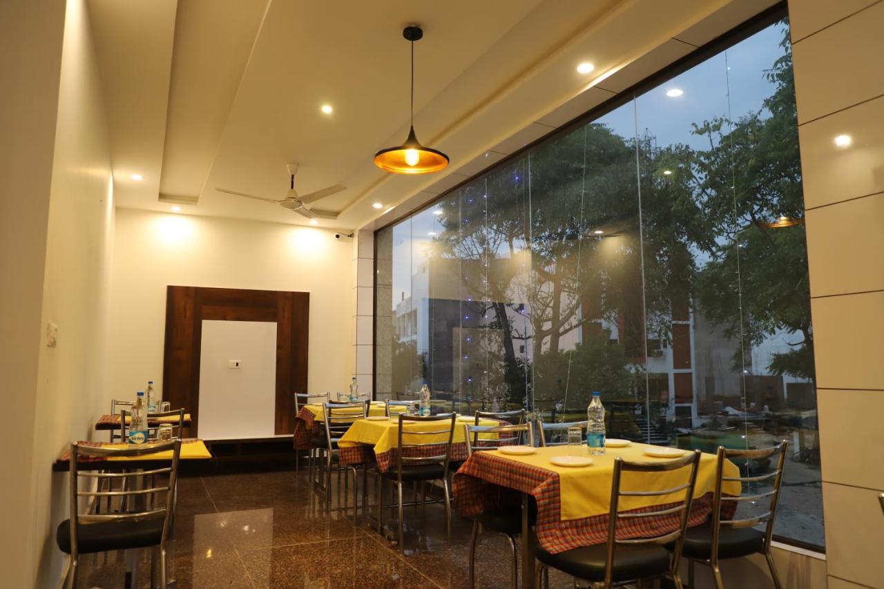 Hotel Dream Comfort Agra  Bagian luar foto