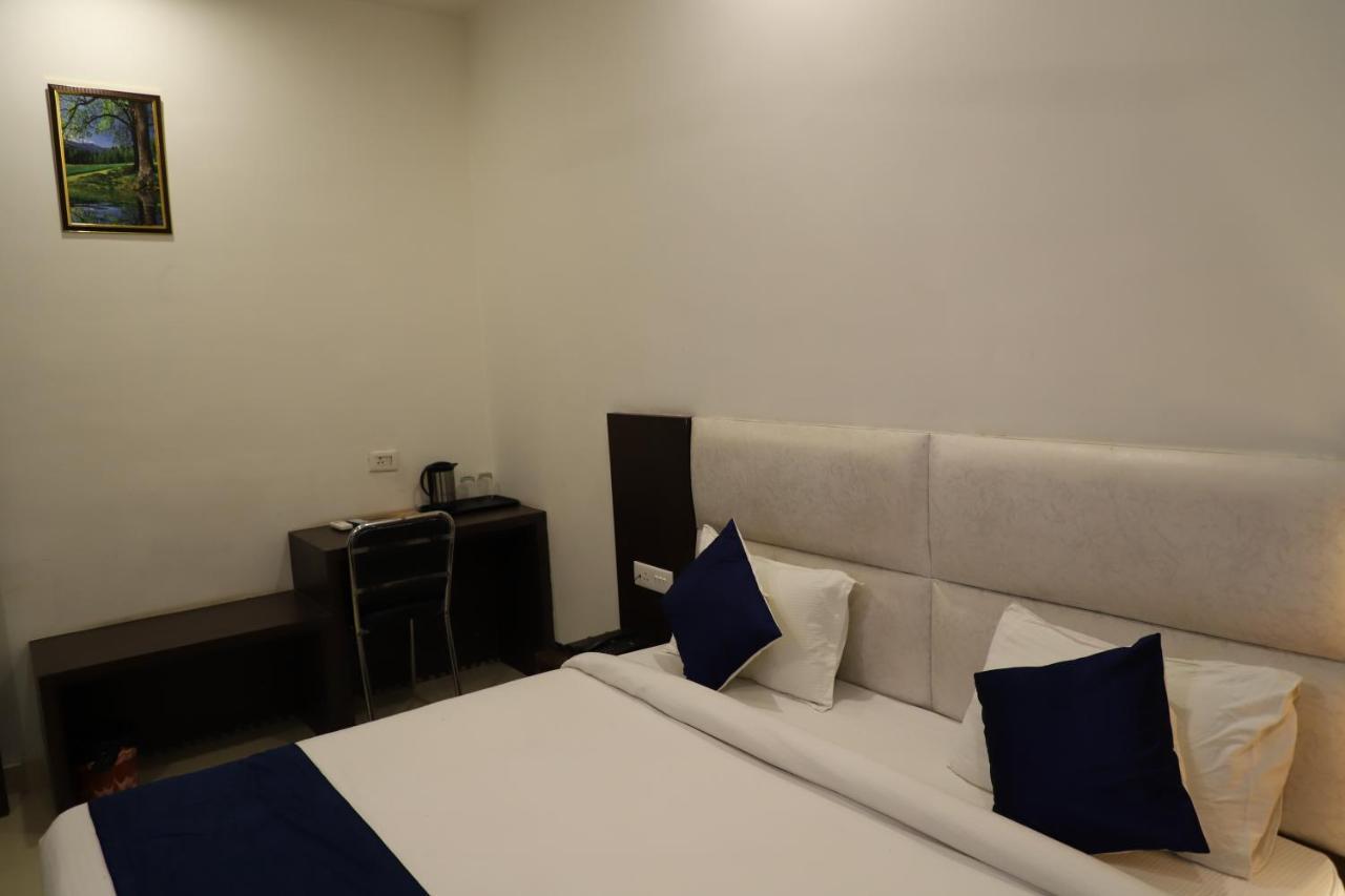 Hotel Dream Comfort Agra  Bagian luar foto