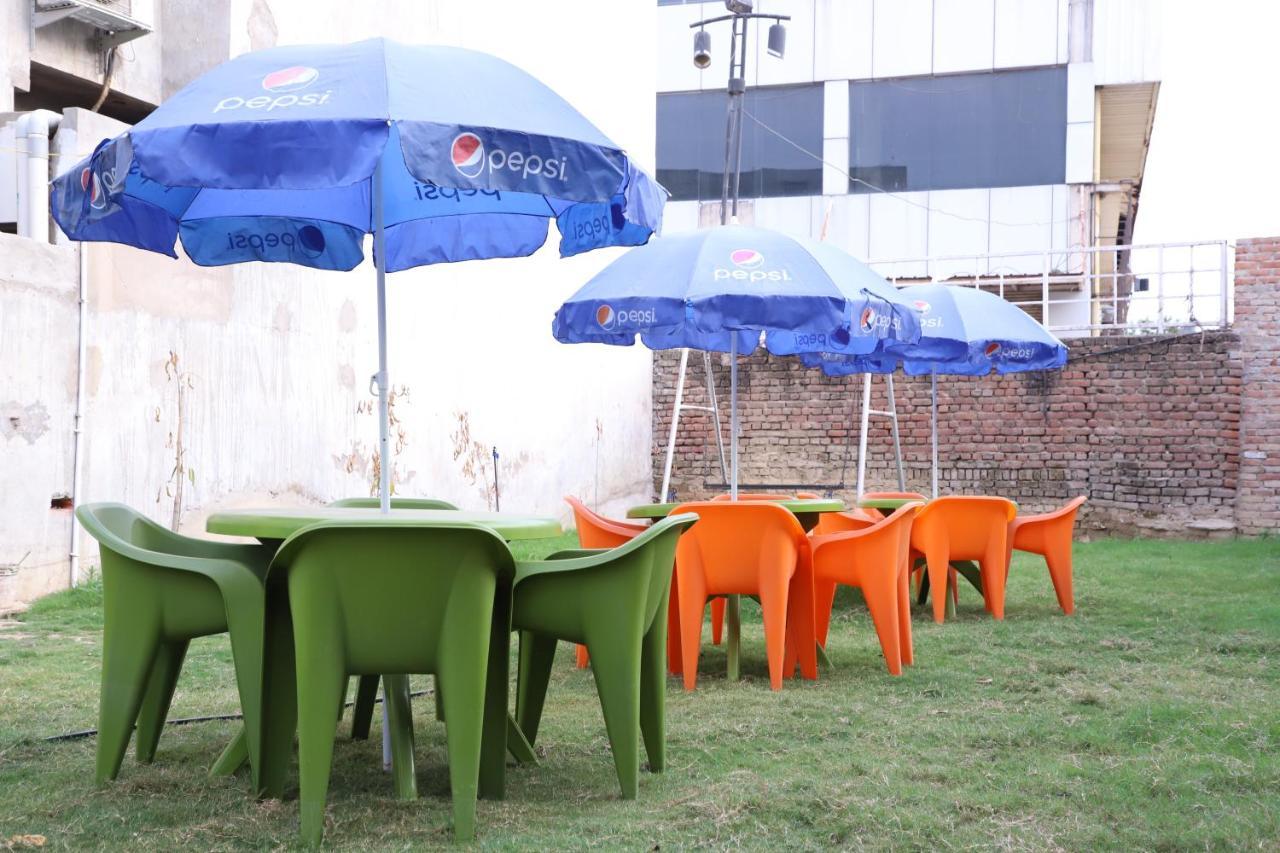 Hotel Dream Comfort Agra  Bagian luar foto